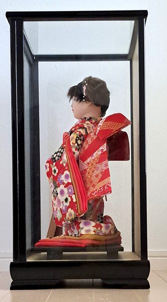 “Guardian Doll of Blessing – Red Kimono Edition” Handcrafted by Master Hideshige, Traditional Japanese Doll Artisan(Pre-Owned) - 画像 (4)