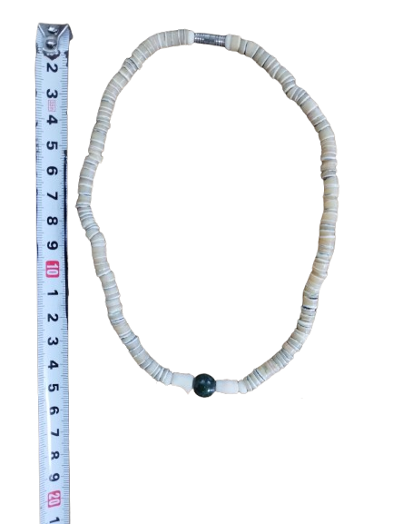 Natural Shell Bead Necklace — Handmade Style with Central Stone Accent(Pre-Owned /No.48 ) - 画像 (2)